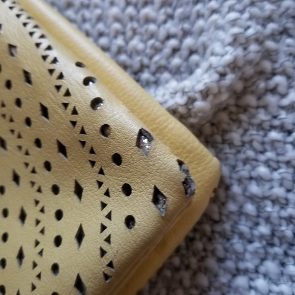 Street Level Light Yellow Purse - Picture 2 of 8